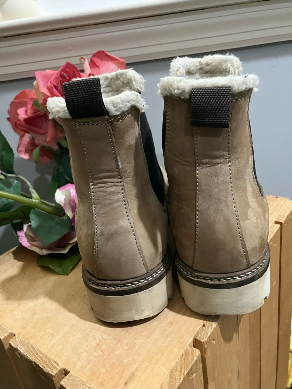 Alpine Design Ortholite woman size 6.5 suede boots